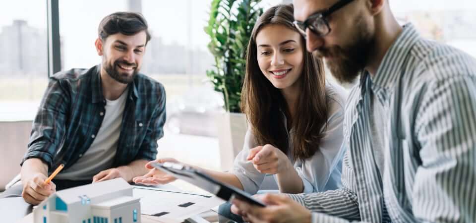 l'équipe de l'agence FAR Etoiles